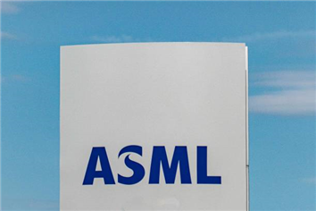 ASML Stock Falls 8% On Weak Guidance 